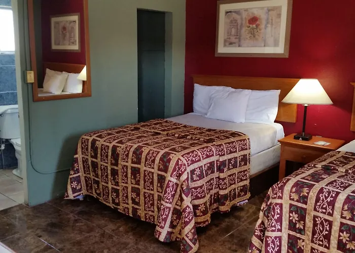 El Rancho Hotel 2*