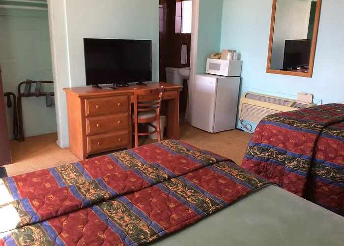 El Rancho Hotel 2*